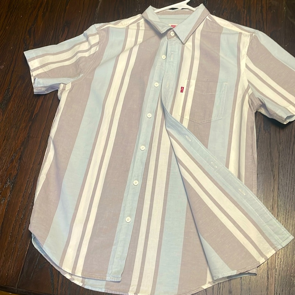 Men’s Levi button up shirt - medium